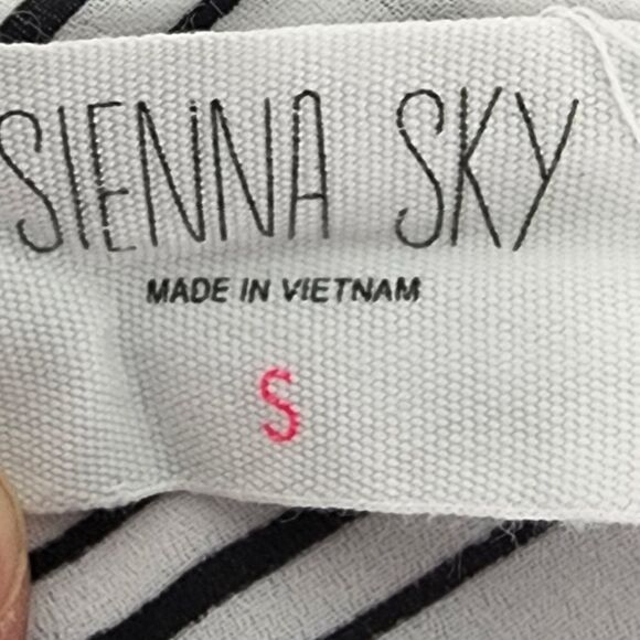 SIENNA SKY WOMEN'S STRIPED BLOUSE COLD SHOULDER V NECK AND BACK SIZE SMALL - Picture 5 of 7